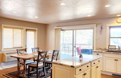 Bigfork Condo | Bigfork Bay View Condo @ Historic Grand View Hotel