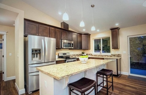 South Hill House | Bigger than it looks! Newer 3 bedroom & 2 bath Rambler @ nature & conveniences