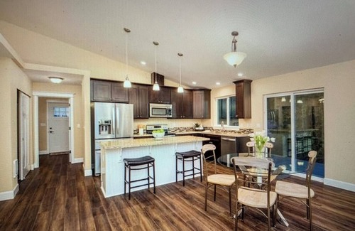 South Hill House | Bigger than it looks! Newer 3 bedroom & 2 bath Rambler @ nature & conveniences