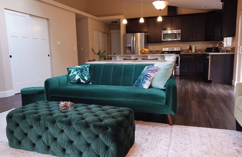 South Hill House | Bigger than it looks! Newer 3 bedroom & 2 bath Rambler @ nature & conveniences
