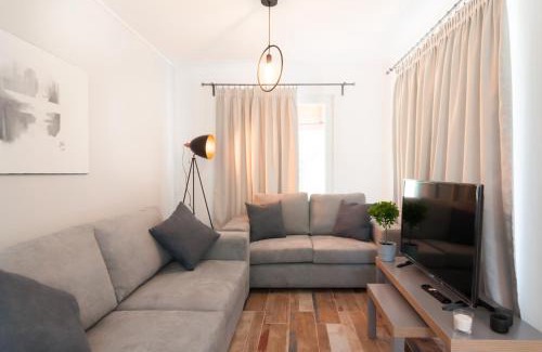Aristotelis House | Bill & Eva's precious jewel