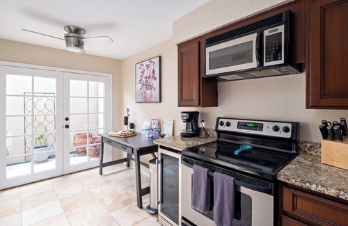 Biltmore Courts Cottage | Biltmore Bliss-pool-pickeball-gym-mountain Views