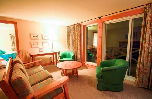 Georgina Cottage | BIRDIE LAKE VIEW COTTAGE