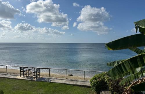 Black Rock Cabin | Birdies Nest Upper 2 Bedroom Beach View