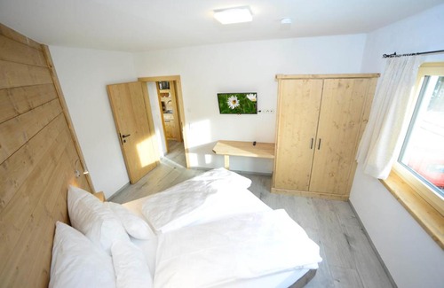 Seefeld in Tirol Apartment | Birklstüberl Restaurant und Appartement