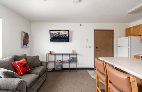West Yellowstone Apartment | Bison at Buffalo Jump