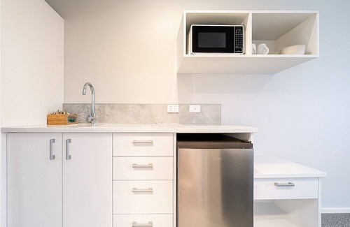 Mangere Hotel | BK's Pioneer Motel