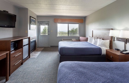 Silver Bay Hotel | Black Beach Inn by GrandStay