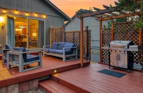 Oregon Water Wonderland House | Black Bear Cabin by AvantStay Modern Bend Escape Mt. Bachelor Ski Cabin