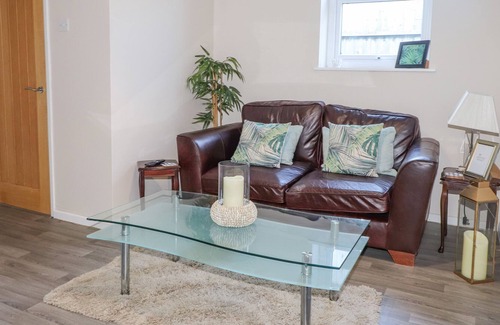 Morfa Bychan Apartment | BLACK ROCK GROUND FLOOR APARTMENT, pet friendly in Morfa Bychan
