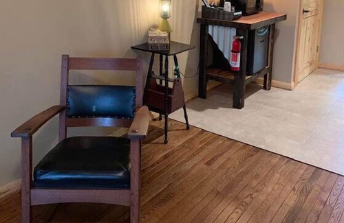 Stanardsville Hotel | Black Smith - Rm. 106