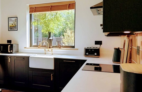 Howlett End Cottage | Blackbarn Wood
