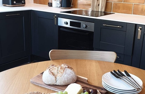 Howlett End Cottage | Blackbarn Wood