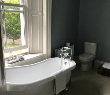 Abbeyleix House | Blackhill Woods Retreat