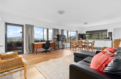 Blackmans Bay House | Blackmans Bay Beautiful Ocean Views