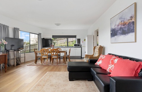 Blackmans Bay House | Blackmans Bay Beautiful Ocean Views