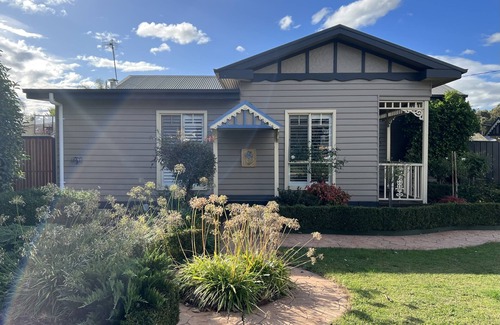 Traralgon House | BLACKSMITHS LANE 2 BEDROOMnGorgeous ultra clean 2 Bedroom/2 Bathroom cottage.
