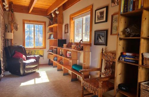 Lakeside House | Blacktail Cabin Hideaway with hot tub