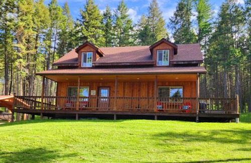 Lakeside House | Blacktail Cabin Hideaway with hot tub