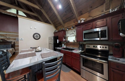 Townsend Cabin | Blessed Nest 1 Bedroom Cabin by RedAwning