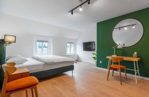Zgorzelec Apartment | Blick Apartments - Waterfront Green Apartment