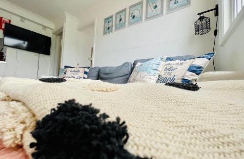 Sandown Apartment | “BLISS ON THE BAY ” chalet in Sandown Bay Holiday Park