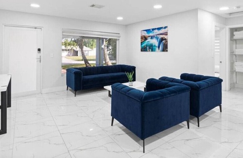 Pembroke Pines House | π
 Blissful Retreat w/ HEATED POOL π΄ 4BDR 2BA