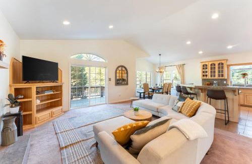 Tahoe Paradise House | Blitzen by AvantStay Pet-Friendly Tahoe Retreat Near Heavenly Ski Resort
