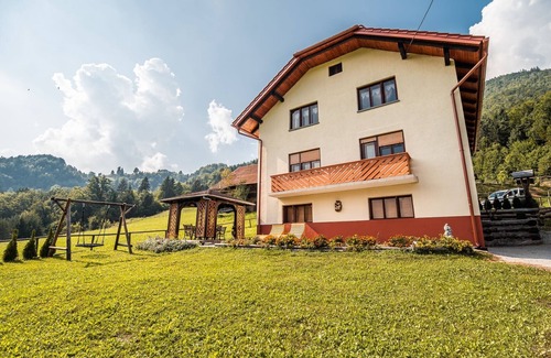 Vidrga House | Bloomfield Retreat Country House with Sauna - Three Bedroom Country House