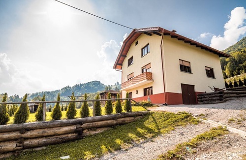 Vidrga House | Bloomfield Retreat Country House with Sauna - Three Bedroom Country House