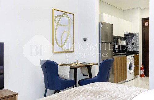 Abu Dhabi City Center Apartment | Bloomfields Elegant Pool View Stu The Ga