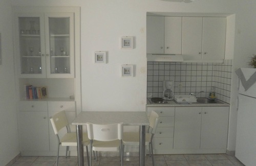 Lefkos House | Blue and White Studios & Apartments