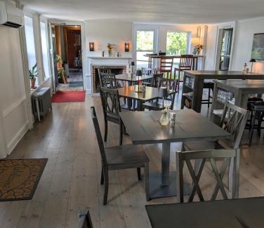 Francestown Hotel | Blue Bear inn