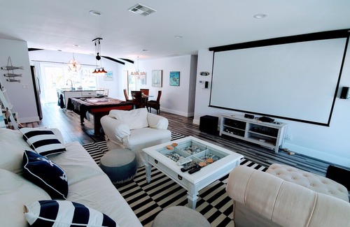 Tropic Palms House | Blue Buddha Beach - Private Pool/Spa & Home Cinema