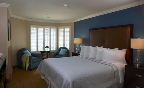 San Simeon Hotel | Blue Dolphin Inn