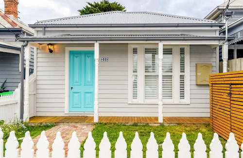 Footscray House | Blue Door - 3BR Unit in the heart of Footscray