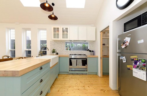Footscray House | Blue Door - 3BR Unit in the heart of Footscray
