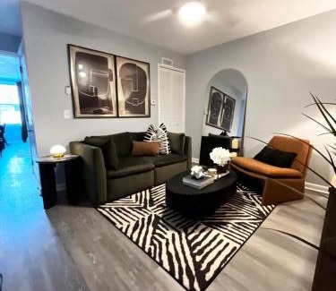 Wyman Park Apartment | Blue Luxury House in Hampden