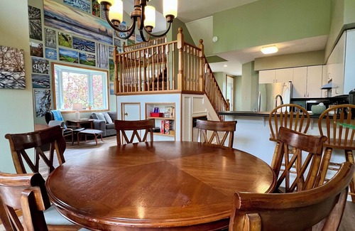 Collingwood House | Blue Mountain Gallery Getaway