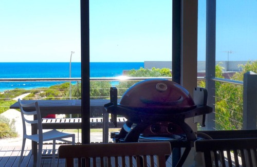 Peppermint Grove Beach House | Blue Ocean Haven - Peppermint Grove Beach WA - Views of the bay, dolphin watching, spacious, balcony