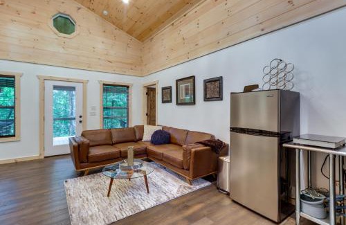 Epworth House | Blue Ridge Mountainside Cottage with Fire Pit!