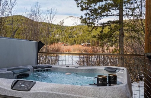 Blue River Villa | Blue River Hideaway by Boutiq