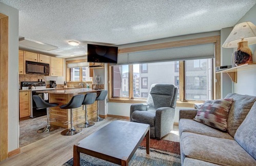 Peak 9 Condo | Blue River Studio by Ski Colorado