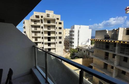 Qawra Apartment | Blue Skies Family Apartment with Terrace