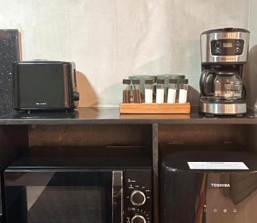 Mactan Export Processing Zone Apartment | Blue Tulip - Rooms with Jacuzzi