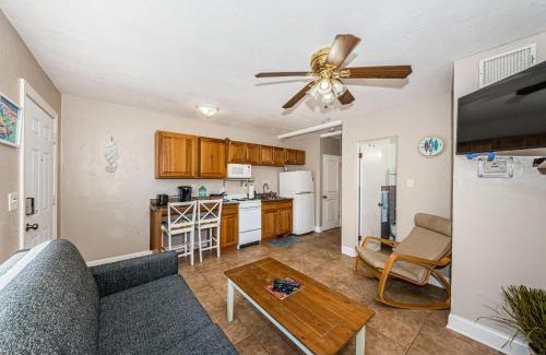 Indian Rocks Beach Apartment | Blue Water Beachside Villa 6