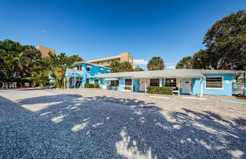 Indian Rocks Beach Apartment | Blue Water Beachside villa 2