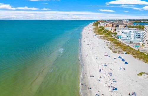 Indian Rocks Beach Apartment | Blue Water Beachside villa 2