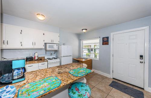 Indian Rocks Beach Apartment | Blue Water Beachside villa 2