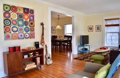 Old Bend House | Bluebird Day - Jefferson Cottage